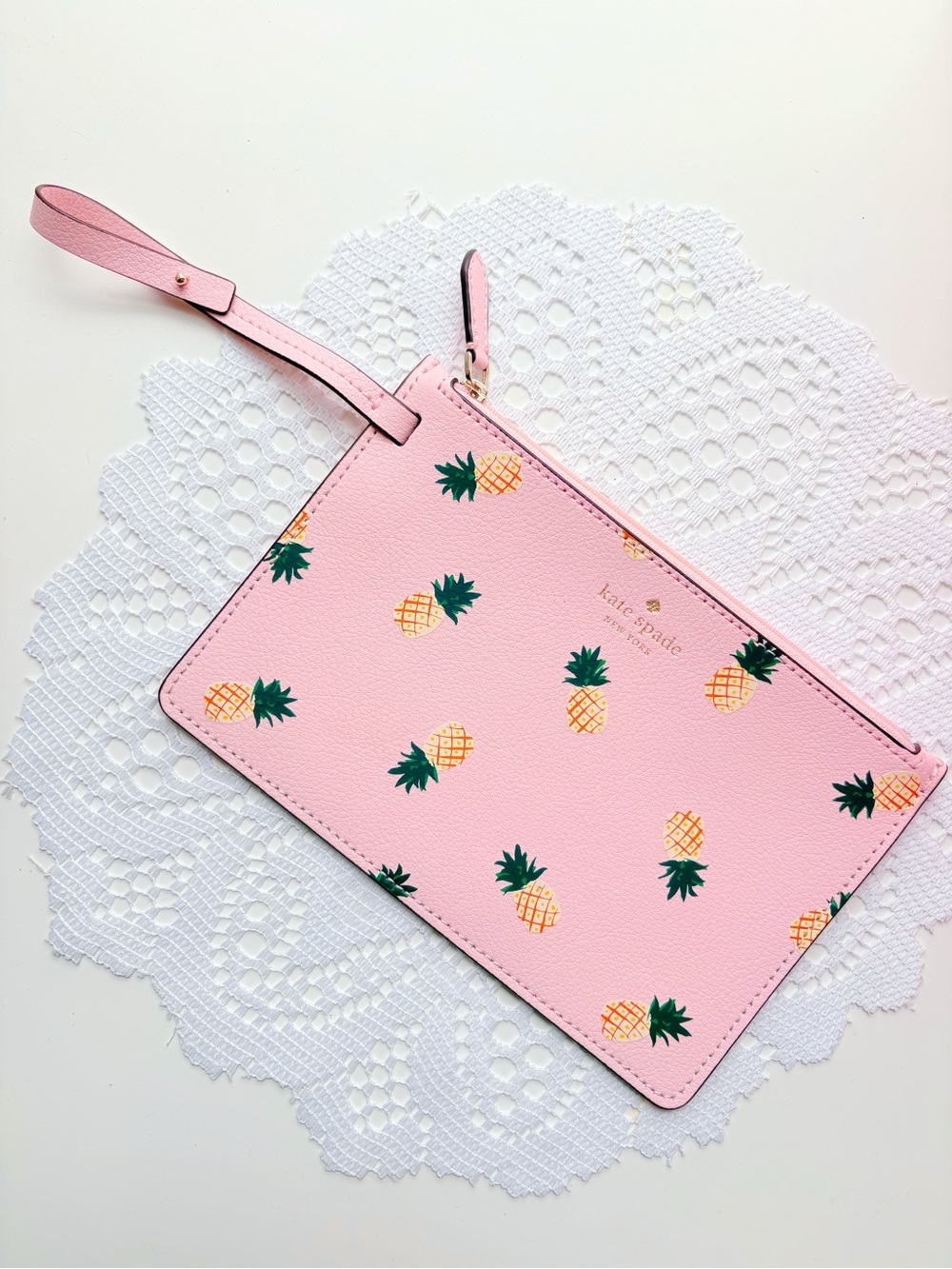Kate Spade Pink Pineapple Print Wristlet 🍍💕
